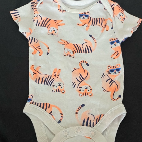ROARRRRRRR…..FEELING FIERCE, NWOT 0-3M SHORT SLEEVE ONESIE & PULL STRING SHORTS! - Picture 3 of 3